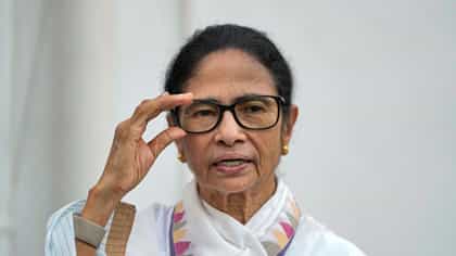 'গণতন্ত্র রক্ষায় ভূমিকা নিন', রাষ্ট্রপতিকে আর্জি মমতার, আর কী বললেন?