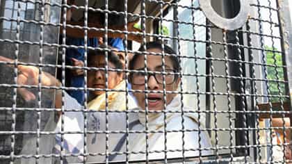 বিক্ষোভে তো হাঁটেননি, কেন আটক করা হল মমতাকে?