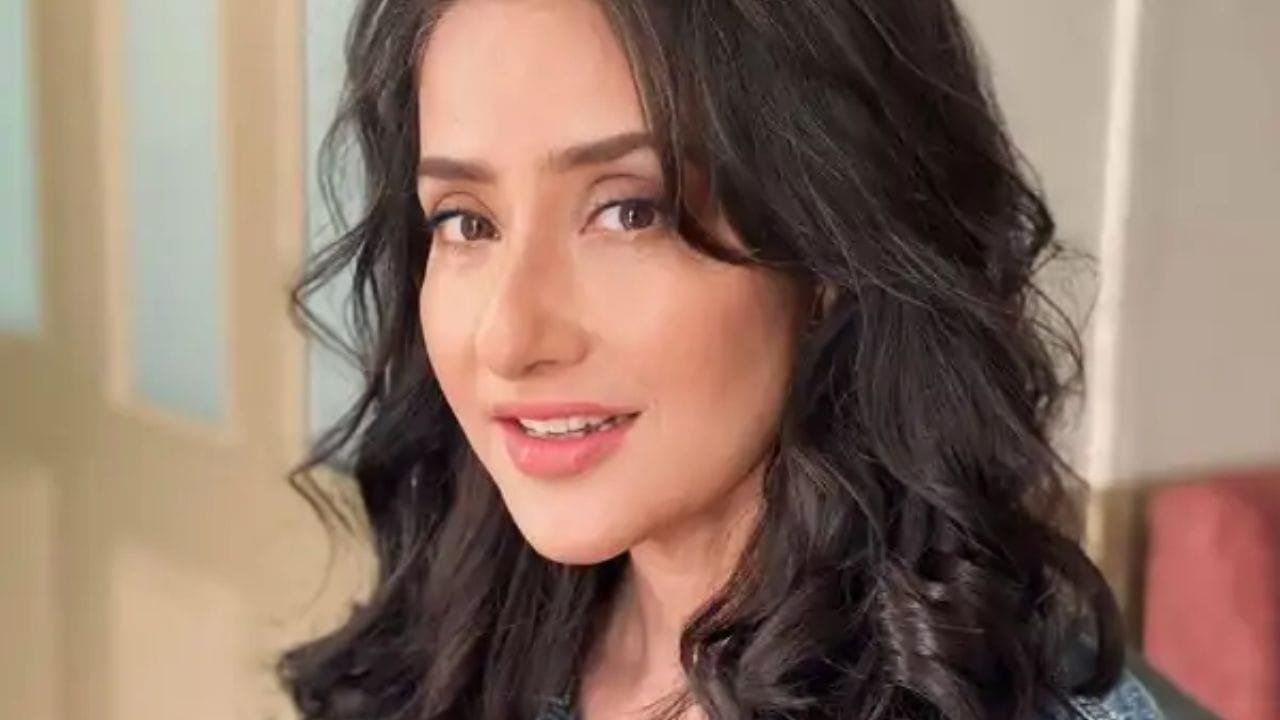 এটা মোটামুটি সবাই জানেন, যে নেপালের রাজ পরিবারের কন্যা মণীশা কৈরালা। এতবছর বলিউডে থেকেও, তিনি এখনও নেপালের নাগরিকই। 