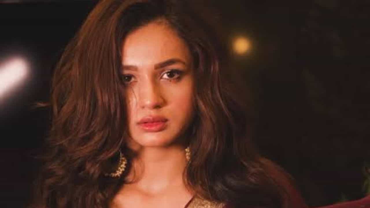 Bigg Boss Bangla: এক্স-বয়ফ্রেন্ডের সঙ্গে নন্দিনীর চুমুর ছবি ভাইরাল! কে সেই প্রাক্তন? Bigg Boss Bangla: এক্স-বয়ফ্রেন্ডের সঙ্গে নন্দিনীর চুমুর ছবি ভাইরাল! কে সেই প্রাক্তন?