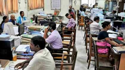 গ্রুপ A-D! ষষ্ঠীতেই রাজ্য সরকারি কর্মীদের DA নিয়ে বড় খবর