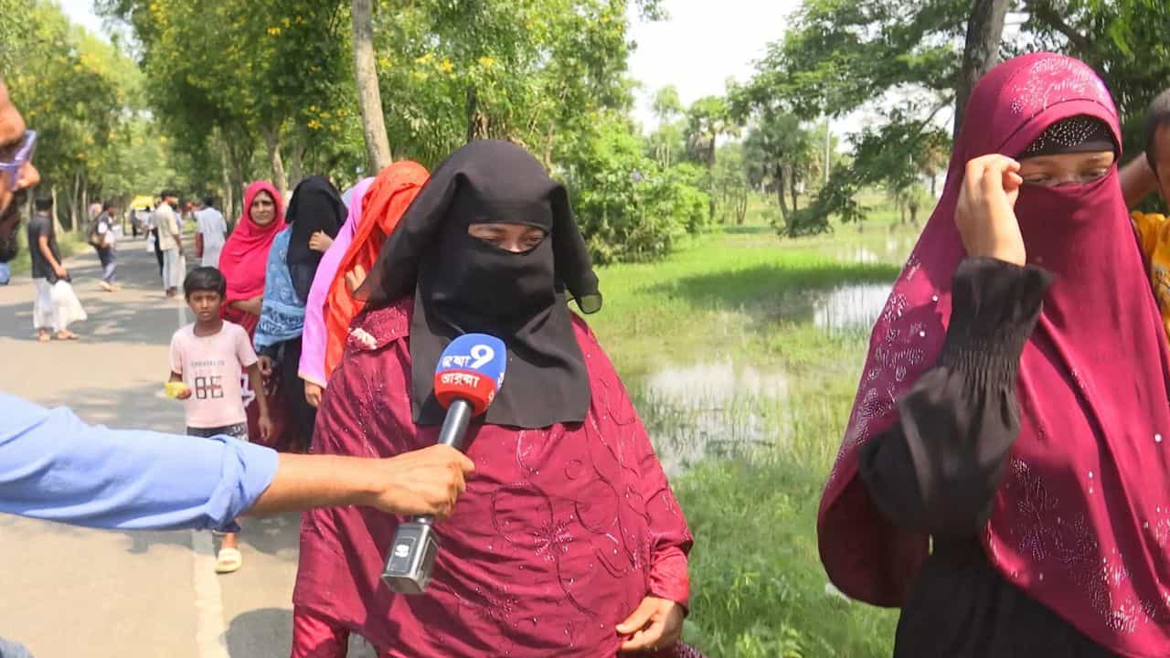 Nandigram By poll: স্লিপ কেড়ে নেওয়ার অভিযোগ BJP-র বিরুদ্ধে, লাইন দিয়ে বাড়ি ফিরলেন মহিলারা Nandigram By poll: স্লিপ কেড়ে নেওয়ার অভিযোগ BJP-র বিরুদ্ধে, লাইন দিয়ে বাড়ি ফিরলেন মহিলারা