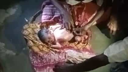 নাড়িও কাটা হয়নি! দশমীর রাতে সদ্যোজাত পুত্র সন্তানের ঠাঁই হল ড্রেনে...