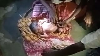 Newborn Rescue: নাড়িও কাটা হয়নি! দশমীর রাতে সদ্যোজাত পুত্র সন্তানের ঠাঁই হল ড্রেনে… কান্না শুনে আর ঘরে থাকতে পারলেন না স্থানীয় বাসিন্দারা