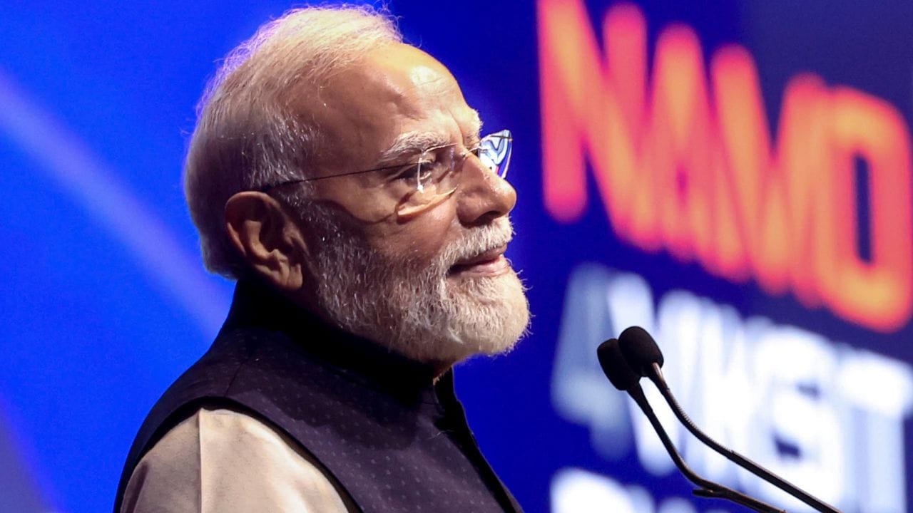 PM Modi: ২৫ বছর নিরবিচ্ছিন্ন নেতৃত্ব, মোদীকে অভিনন্দন জানিয়ে প্রস্তাব পাশ কেন্দ্রীয় মন্ত্রিসভার