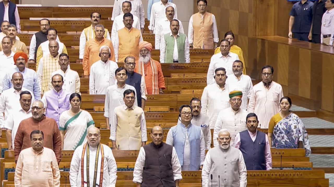 Your India: একটি বিল আইনে পরিণত হওয়ার আগে কেন তিনবার পাঠ করা হয়? Your India: একটি বিল আইনে পরিণত হওয়ার আগে কেন তিনবার পাঠ করা হয়?