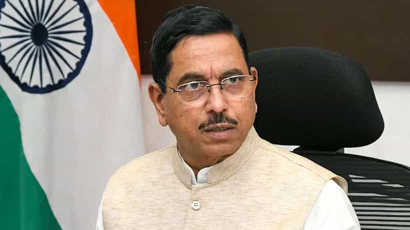 Pralhad Joshi: রাহুল গান্ধীর সঙ্গে থাকতে থাকতে দলের প্রত্যেকেই অপরিণত হয়ে উঠেছেন, খাড়্গের বিতর্কিত মন্তব্যে এবার তোপ কেন্দ্রীয় মন্ত্রী প্রহ্লাদ যোশীর