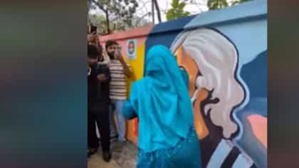 রবীন্দ্রনাথের ছবিতে কালি, রাষ্ট্রদ্রোহিতার অভিযোগে পদক্ষেপ সরকারের