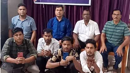 শিয়ালদহ স্টেশনে RPF ধরতেই বেরিয়ে এল প্রায় ২ লাখের জিনিস, গ্রেফতার ৪