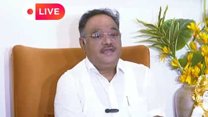 Live: শহরে হোর্ডিং টাঙানোর চেয়ে রাস্তা মসৃণ করা জরুরি, মন্তব্য শমীকের