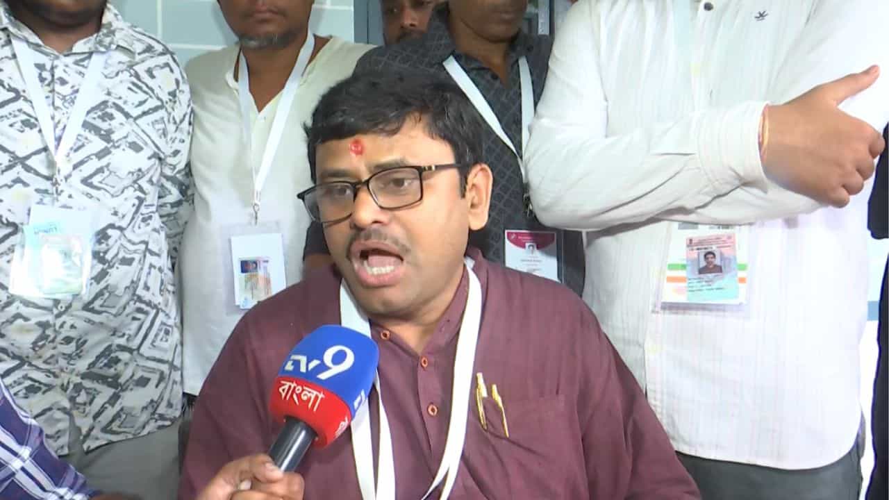 Shankharavh Sarkar: 'এবার এমন একটা নাম রাখব', বিজন থেকে শাখারভ হওয়ার কাহিনি শোনালেন রেজিনগরের জয়ী প্রার্থী Shankharavh Sarkar: 'এবার এমন একটা নাম রাখব', বিজন থেকে শাখারভ হওয়ার কাহিনি শোনালেন রেজিনগরের জয়ী প্রার্থী