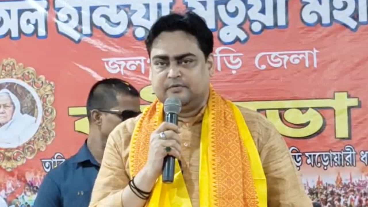 Matua Development Board: মতুয়াদের জন্য বড় ঘোষণা করলেন মন্ত্রী Matua Development Board: মতুয়াদের জন্য বড় ঘোষণা করলেন মন্ত্রী