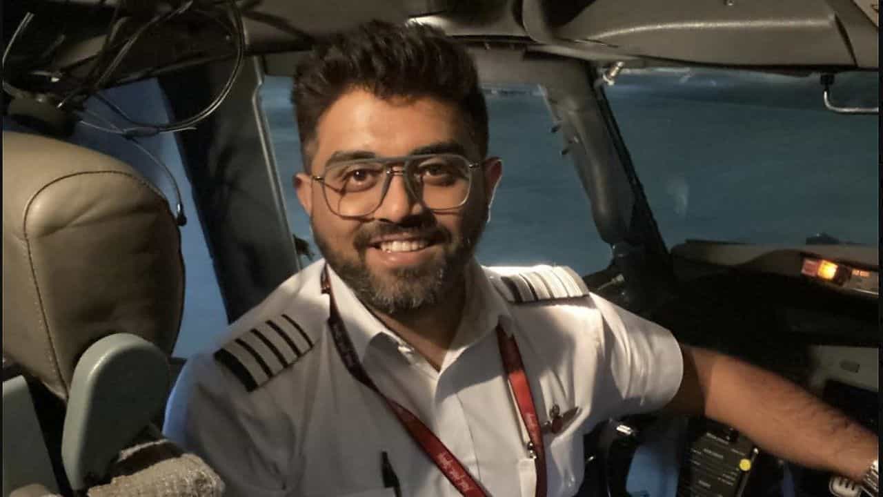 FlyDubai Attack Incident: 'প্রার্থনা করার জন্য উঠেছিল, তারপরই কোপ! থামছিলই না...' ফ্লাইদুবাইয়ের ককপিটের ভিতরে ঠিক কী হয়েছিল, সবটা বললেন ক্যাপ্টেন স্মিত FlyDubai Attack Incident: 'প্রার্থনা করার জন্য উঠেছিল, তারপরই কোপ! থামছিলই না...' ফ্লাইদুবাইয়ের ককপিটের ভিতরে ঠিক কী হয়েছিল, সবটা বললেন ক্যাপ্টেন স্মিত