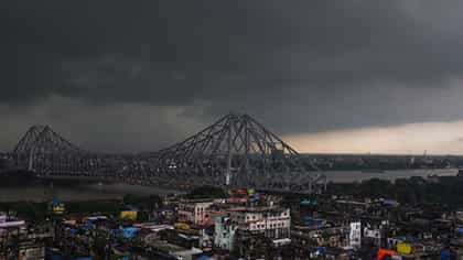 দুপুরেই আছড়ে পড়বে অর্ণব, মঙ্গলবার থেকে ঘুরবে পরিস্থিতি