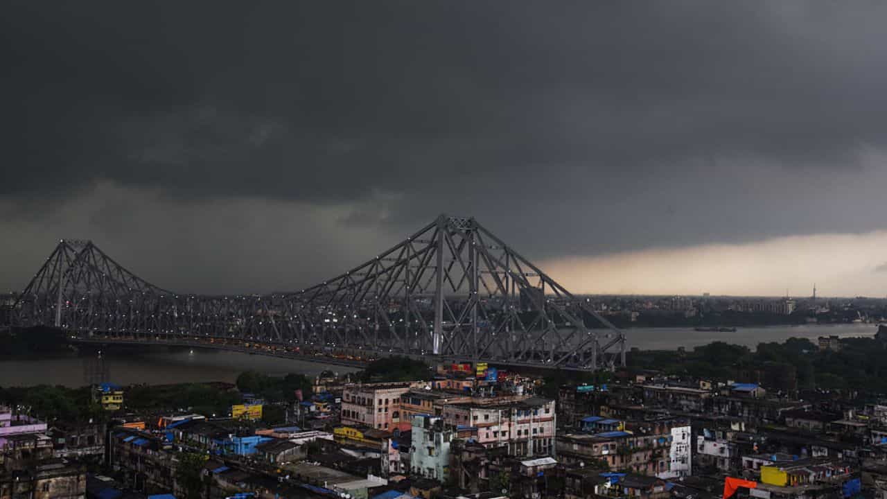 Cyclone Landfall Update: দুপুরেই আছড়ে পড়বে অর্ণব, মঙ্গলবার থেকে ঘুরবে পরিস্থিতি, জেলা ধরে-ধরে জানুন ঝড়বৃষ্টির পরিস্থিতি Cyclone Landfall Update: দুপুরেই আছড়ে পড়বে অর্ণব, মঙ্গলবার থেকে ঘুরবে পরিস্থিতি, জেলা ধরে-ধরে জানুন ঝড়বৃষ্টির পরিস্থিতি