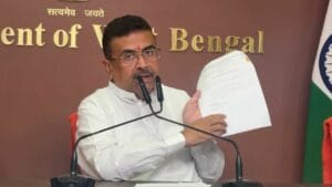 'নো ফ্র্যাকচার'-এর রিপোর্ট দেখালেন শুভেন্দু, মমতার পা ভাঙার তদন্তে CID