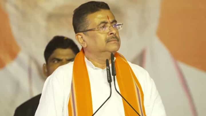 Suvendu Adhikari: 'ভবানীপুরটা ছেড়ে দিলে আবার দাঁড়ানোর সুযোগ পেয়ে যেত', মমতাকে তোপ শুভেন্দুর Suvendu Adhikari: 'ভবানীপুরটা ছেড়ে দিলে আবার দাঁড়ানোর সুযোগ পেয়ে যেত', মমতাকে তোপ শুভেন্দুর