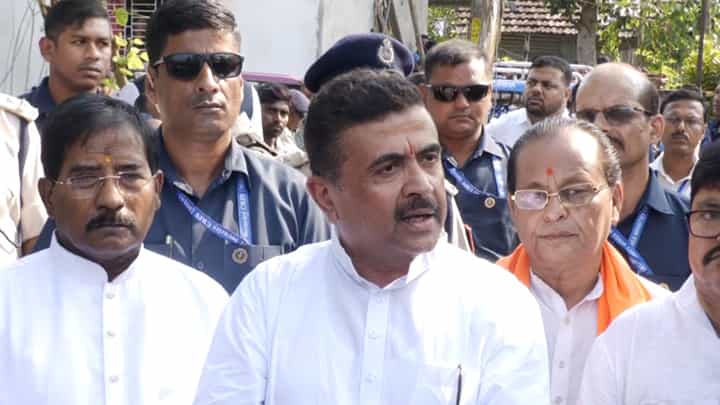 Suvendu Adhikari: যাঁরা সনাতন ধর্ম মানেন, তাঁরাই প্রতিমাকে ধরবেন: শুভেন্দু Suvendu Adhikari: যাঁরা সনাতন ধর্ম মানেন, তাঁরাই প্রতিমাকে ধরবেন: শুভেন্দু