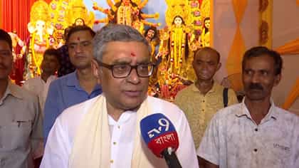 'মাথা নত করে দিয়েছে', বামেদের বুক স্টলে হামলার নিন্দা স্বপন দাশগুপ্তের