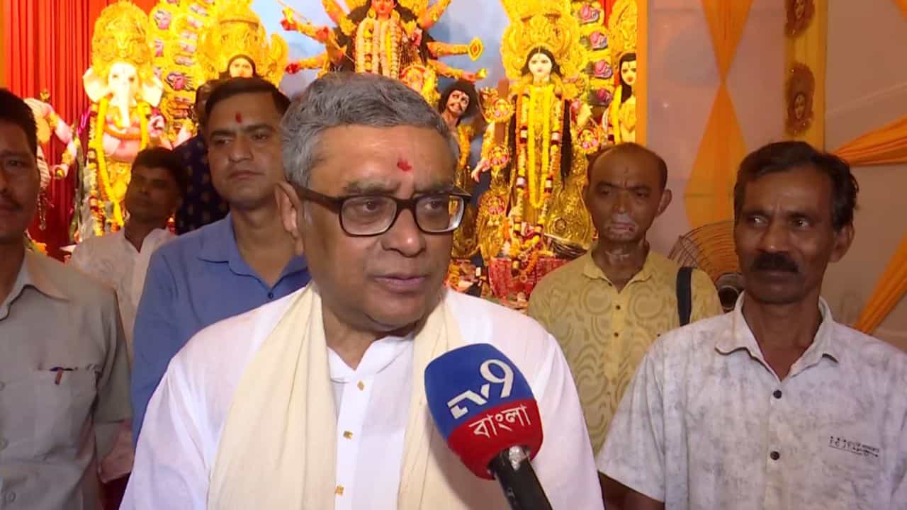 Swapan Dasgupta: 'মাথা নত করে দিয়েছে', বামেদের বুক স্টলে হামলার ঘটনার তীব্র নিন্দা স্বপন দাশগুপ্তের Swapan Dasgupta: 'মাথা নত করে দিয়েছে', বামেদের বুক স্টলে হামলার ঘটনার তীব্র নিন্দা স্বপন দাশগুপ্তের