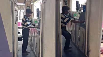 শিয়ালদহ স্টেশনে চালকের কেবিনে যাত্রী, বাজাতে শুরু করেন হর্ন! তারপর?