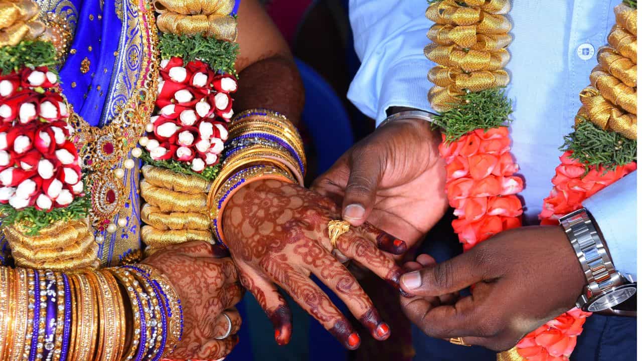 Marriage Registry: বিয়ের বৈধতা প্রমাণে কি রেজিস্ট্রি প্রয়োজন? কী বলছে আইন, জেনে নিন Marriage Registry: বিয়ের বৈধতা প্রমাণে কি রেজিস্ট্রি প্রয়োজন? কী বলছে আইন, জেনে নিন