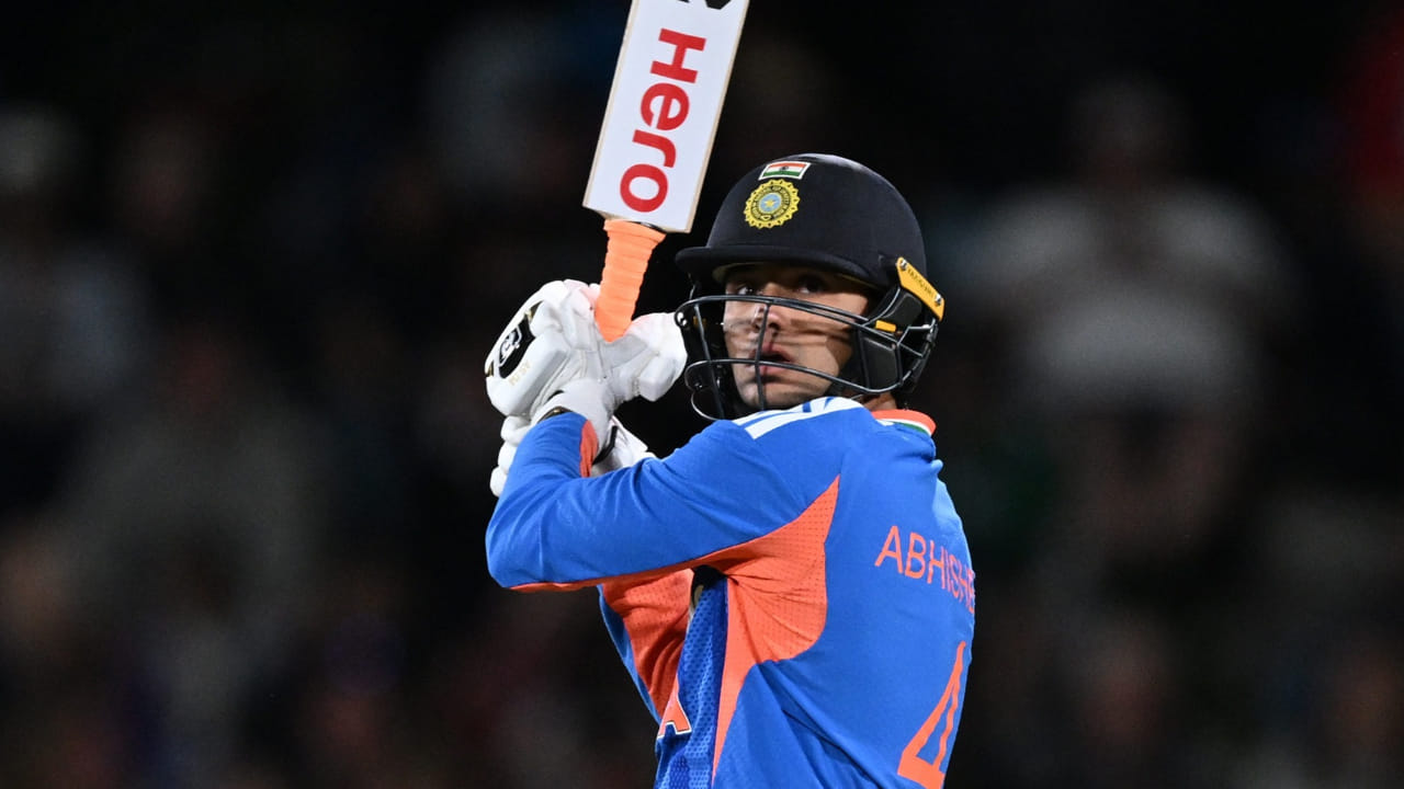 IND vs NZ 3rd T20: অর্ণব আছড়ে পড়ার আগেই ছক্কার ঝড় অভিষেকের, সেঞ্চুরিতে ওড়ালেন নিউজিল্যান্ডকে!