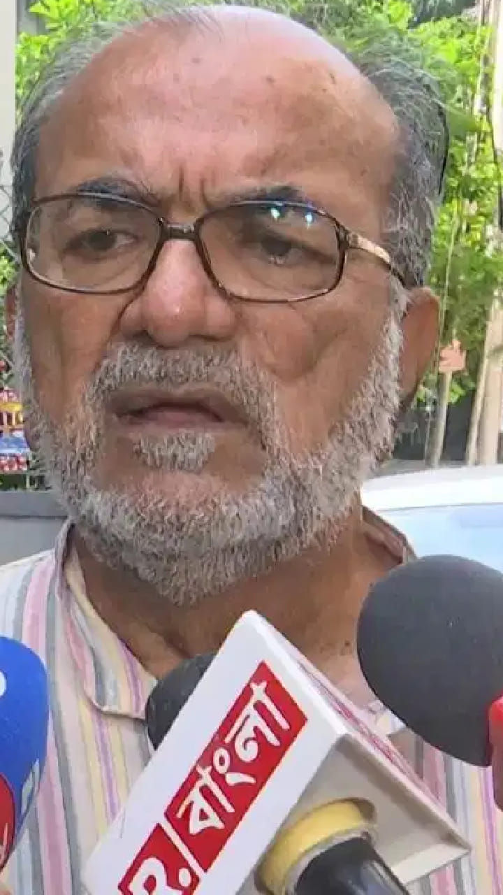 'পুলিশ কমিশনারকে FIR করতে বলার অধিকার কে দিয়েছে?'