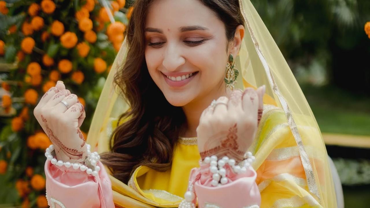 প্রথম ছবিতেই একেবারে বাজিমাত! দুর্দান্ত অভিনয়ের জন্য সেরা নবাগতা হিসেবে জিতে নেন ফিল্মফেয়ার পুরস্কার। এরপর ২০১২ সালে আসে 'ইশকজাদে', আর অর্জুন কাপুরের বিপরীতে 'জোয়া' চরিত্রটি রাতারাতি তাঁকে স্টার বানিয়ে দেয়।