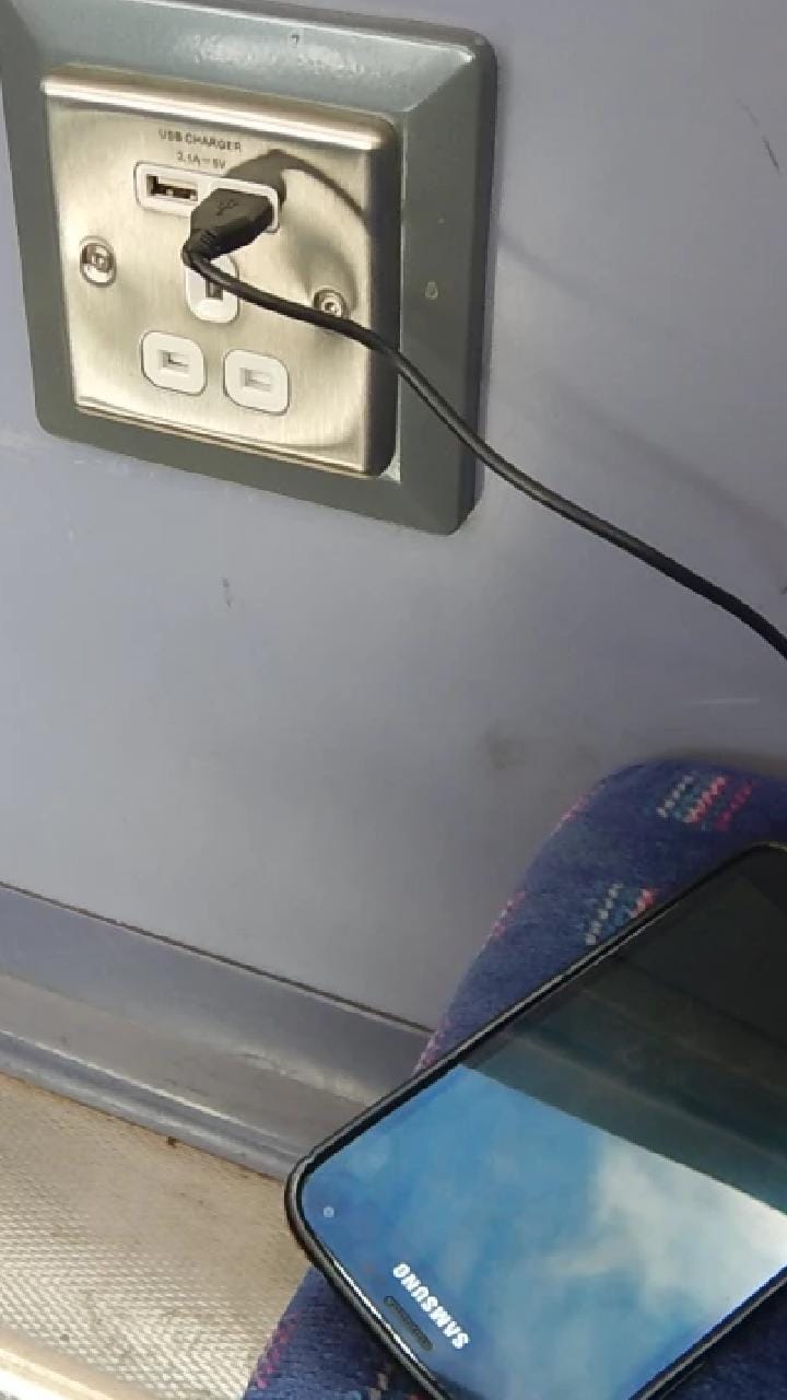 রাতের বেলা ট্রেনে আর দেওয়া যাবে না চার্জ!