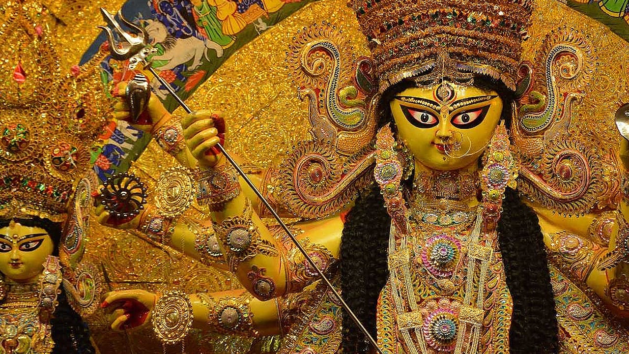 Kolkata Durga Puja 2026: দেখুন দক্ষিণ কলকাতার কিছু সেরা পুজোর ছবি