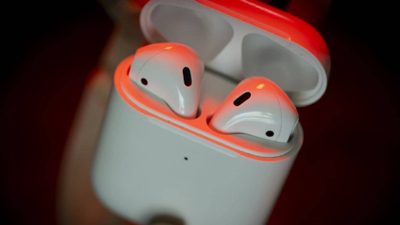 Earbuds Safety: ইয়ার বাডস নোংরা হলে কীভাবে পরিষ্কার করবেন?