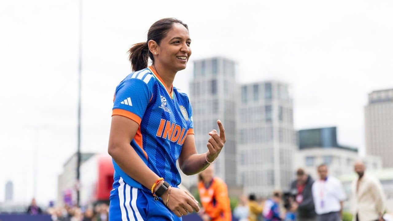 Harmanpreet Kaur: ভারতীয় ক্রিকেটে পালাবদল, অধিনায়কের পদ থেকে সরে দাঁড়ালেন হরমনপ্রীত কৌর