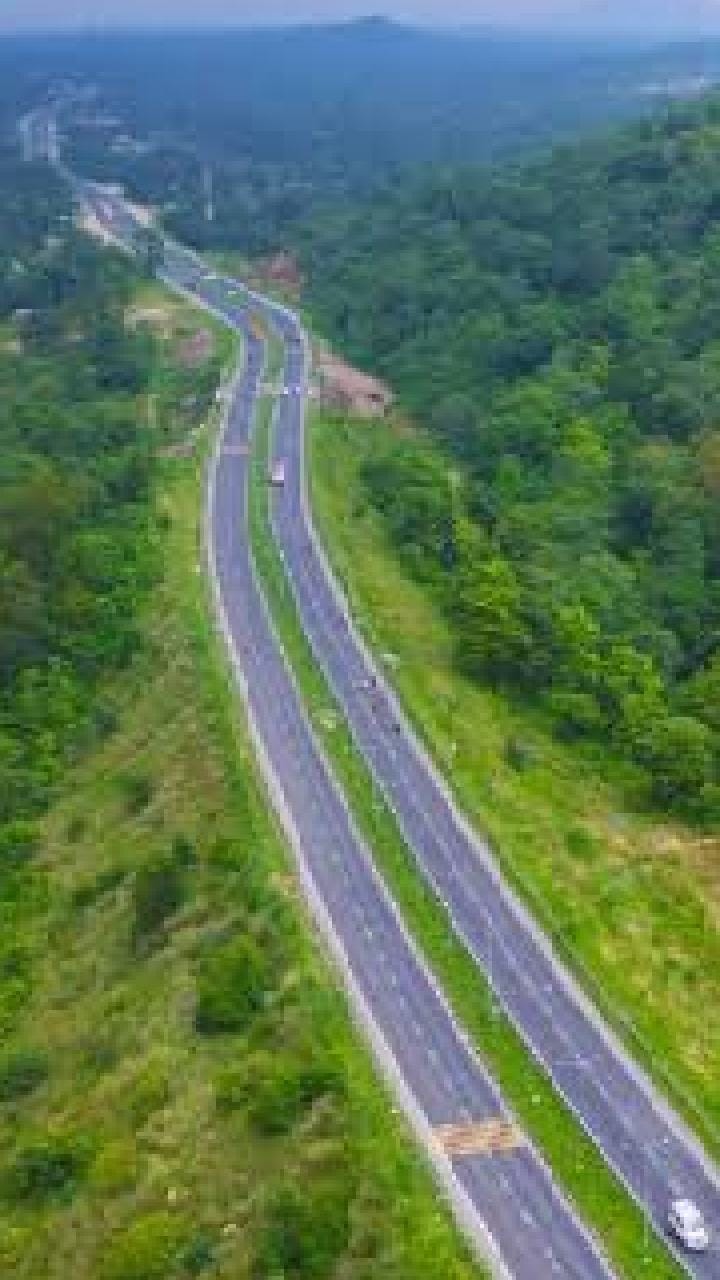 স্কলারশিপের টাকা না পেয়ে জাতীয় সড়ক অবরোধ
