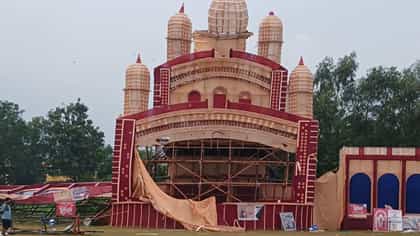 চোরবাগানের পর ফের ভেঙে পড়ল আরও এক মণ্ডপ