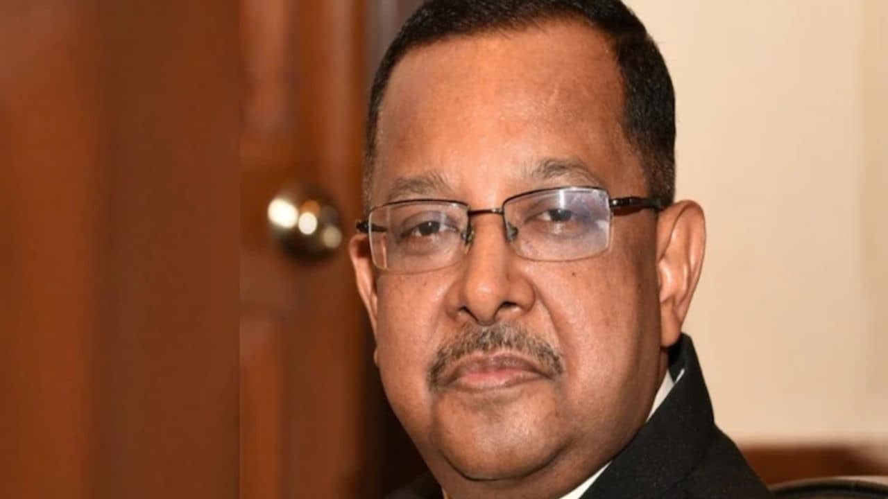 SC Judge Ujjal Bhuyan: নিজের দেশেই দ্বিতীয় শ্রেণির নাগরিক করে তোলা, এসআইআরে নাম বাদ নিয়ে সরব সুপ্রিম কোর্টের বিচারপতি উজ্জ্বল ভুঁইয়া, কে তিনি?
