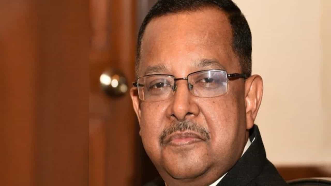 SC Judge Ujjal Bhuyan: 'নিজের দেশেই দ্বিতীয় শ্রেণির নাগরিক করে তোলা', এসআইআরে নাম বাদ নিয়ে সরব সুপ্রিম কোর্টের বিচারপতি উজ্জ্বল ভুঁইয়া, কে তিনি? SC Judge Ujjal Bhuyan: 'নিজের দেশেই দ্বিতীয় শ্রেণির নাগরিক করে তোলা', এসআইআরে নাম বাদ নিয়ে সরব সুপ্রিম কোর্টের বিচারপতি উজ্জ্বল ভুঁইয়া, কে তিনি?