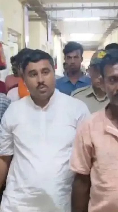 চা বানালেন খোদ সাঁইথিয়ার বিজেপি বিধায়ক কৃষ্ণকান্ত সাহা!
