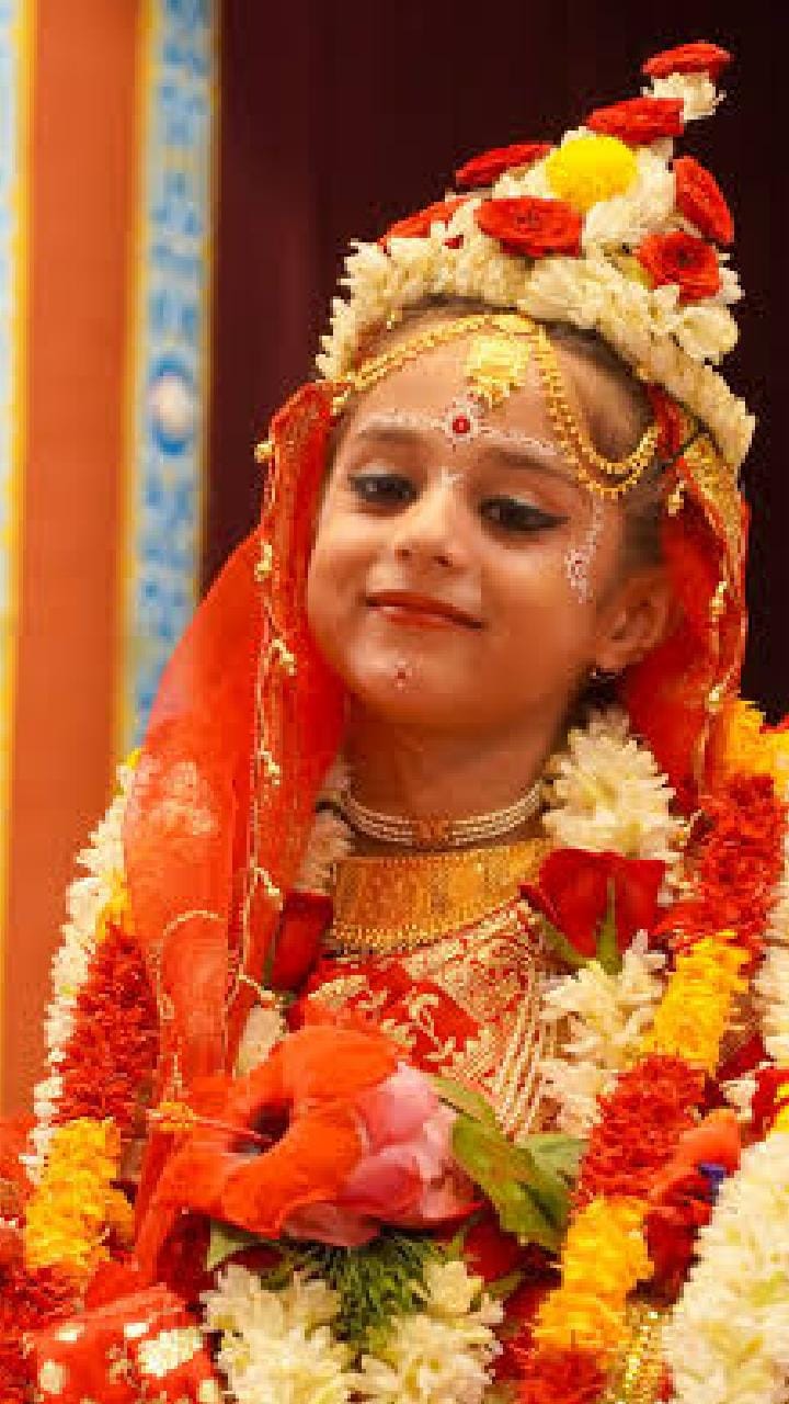 মহাপুজোর শেষ লগ্নে বাঙালি, তিথি মেনে বেলুর মঠে মহা নবমীর পুজো