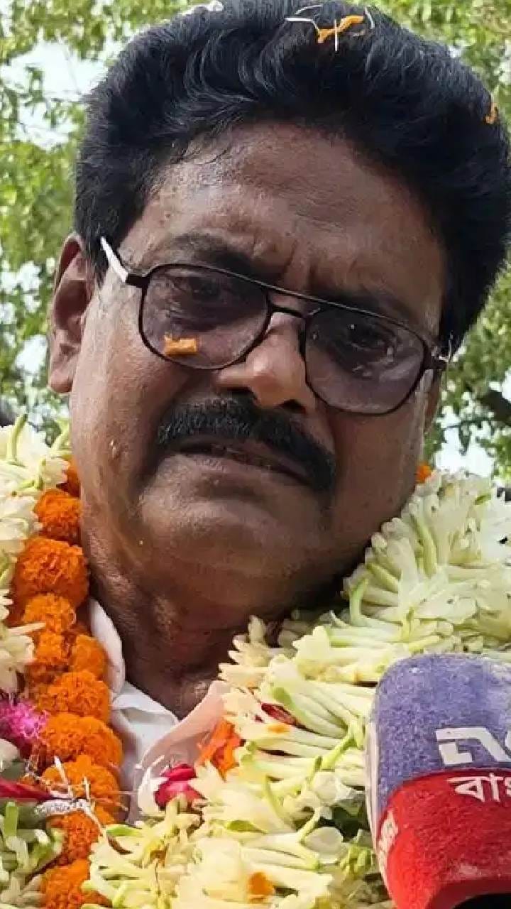 নন্দীগ্রামে পৌঁছতেই মিলনকে ঘিরে কংগ্রেস কর্মী-সমর্থকদের উচ্ছ্বাস