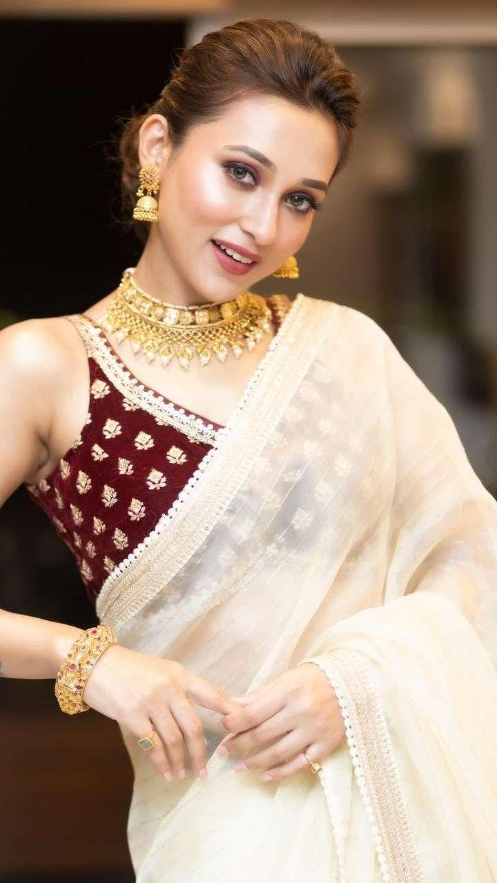 কসবার বাড়ির পুজোয় অষ্টমীতে মিমি