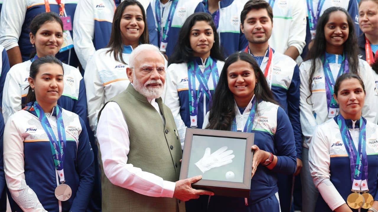 Narendra Modi: এশিয়াডের পদকজয়ীদের সঙ্গে সাক্ষাৎ মোদীর, হরমনদের কী বললেন প্রধানমন্ত্রী?