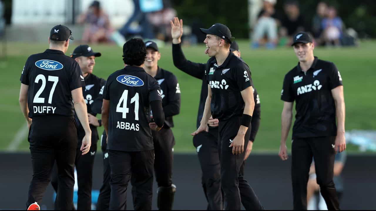 New Zealand Cricket: ভারতের বিরুদ্ধে ওডিআই সিরিজের দল ঘোষণা নিউজিল্যান্ডের, ফিরলেন রাচিন-ফার্গুসন New Zealand Cricket: ভারতের বিরুদ্ধে ওডিআই সিরিজের দল ঘোষণা নিউজিল্যান্ডের, ফিরলেন রাচিন-ফার্গুসন