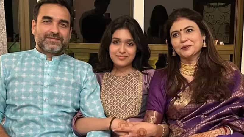 Pankaj Tripathi: শুধু তো শ্বশুরবাড়ি নয়..., দুর্গাপুজো কাটাতে সপরিবারে তিলোত্তমায় পঙ্কজ ত্রিপাঠী