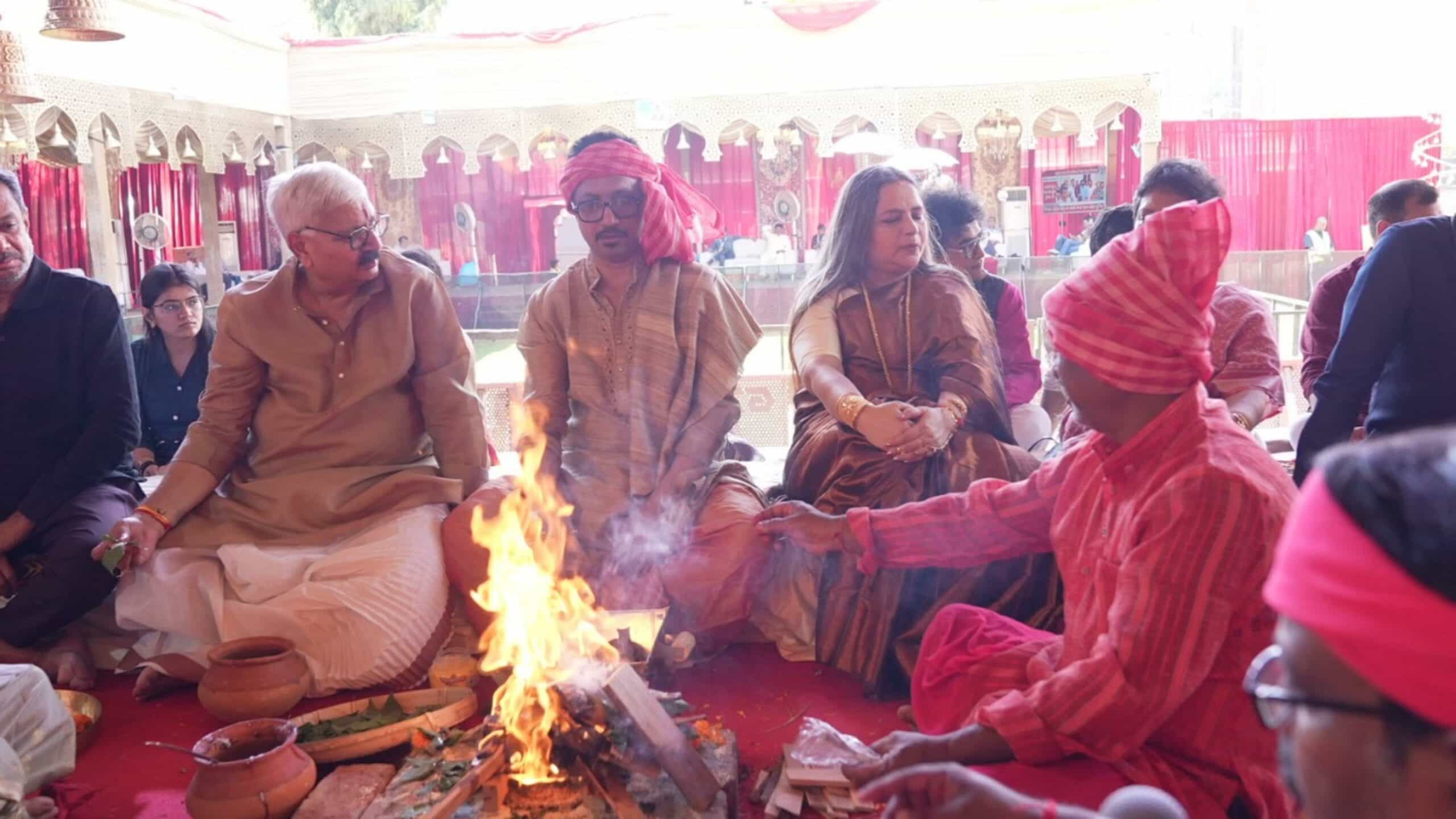দিল্লির মেজর ধ্যানচাঁদ ন্যাশনাল স্টেডিয়ামে আয়োজিত টিভি৯ ফেস্টিভ্যাল অব ইন্ডিয়া-তে বিশেষ যজ্ঞ অনুষ্ঠিত হল। পুণ্যলগ্নে পবিত্র যজ্ঞের আগুনে আহুতি দিলেন উপস্থিত বিশিষ্ট অতিথি এবং সাধারণ দর্শনার্থীরা।