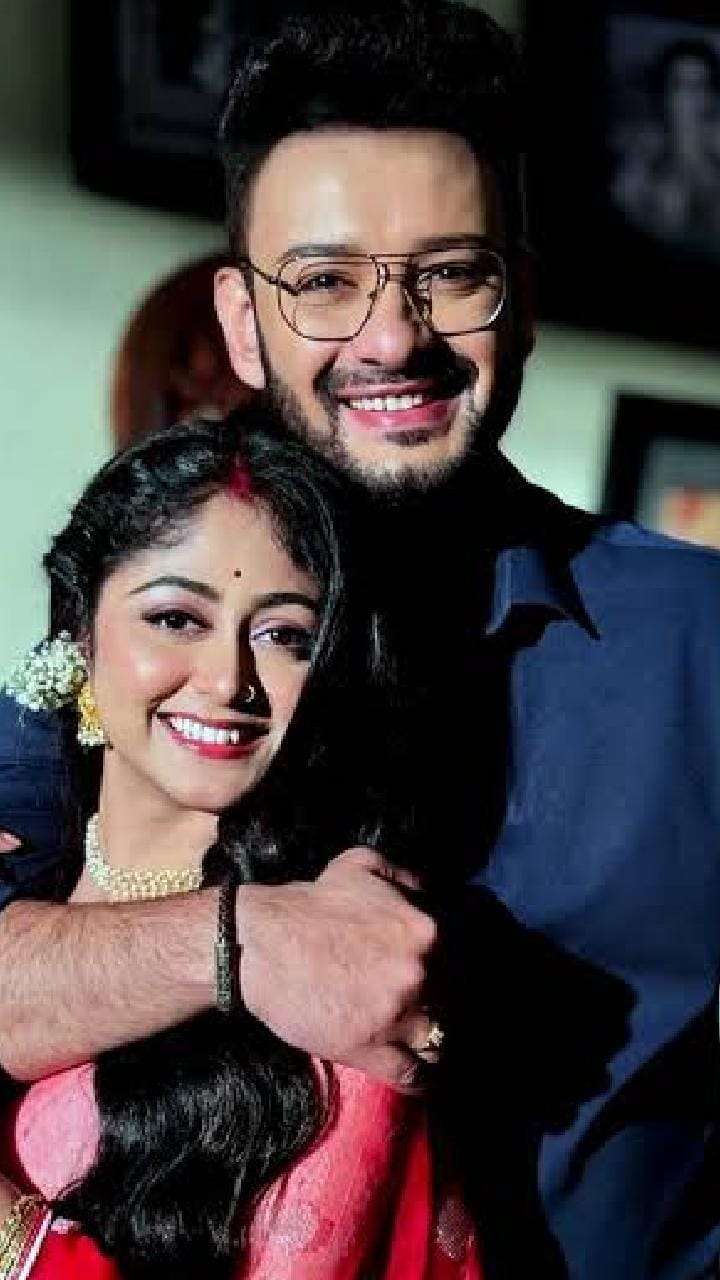 সাহেবের মাথায় বন্দুক ধরলেন সুস্মিতা!
