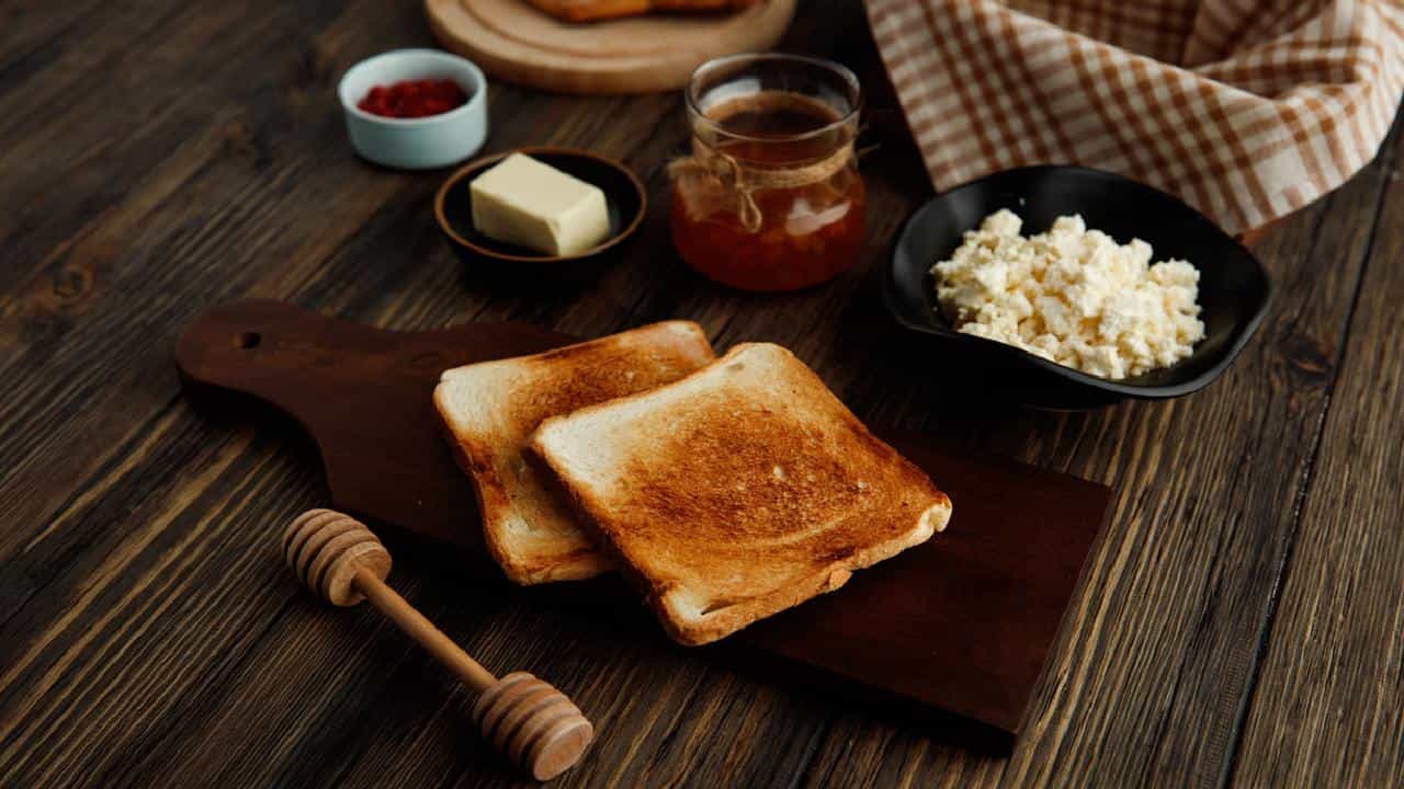 Healthy cooking tips: কড়কড়ে পাউরুটি খেতে ভালোবাসেন? অজান্তেই ক্যানসারের ঝুঁকি বাড়ছে না তো! Healthy cooking tips: কড়কড়ে পাউরুটি খেতে ভালোবাসেন? অজান্তেই ক্যানসারের ঝুঁকি বাড়ছে না তো!