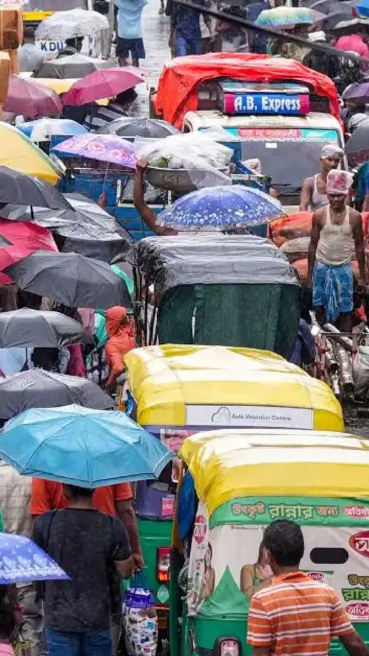 দুর্যোগের আশঙ্কা নেই দুর্গাপুজোয়, পুজোর আগেই বর্ষা-বিদায়